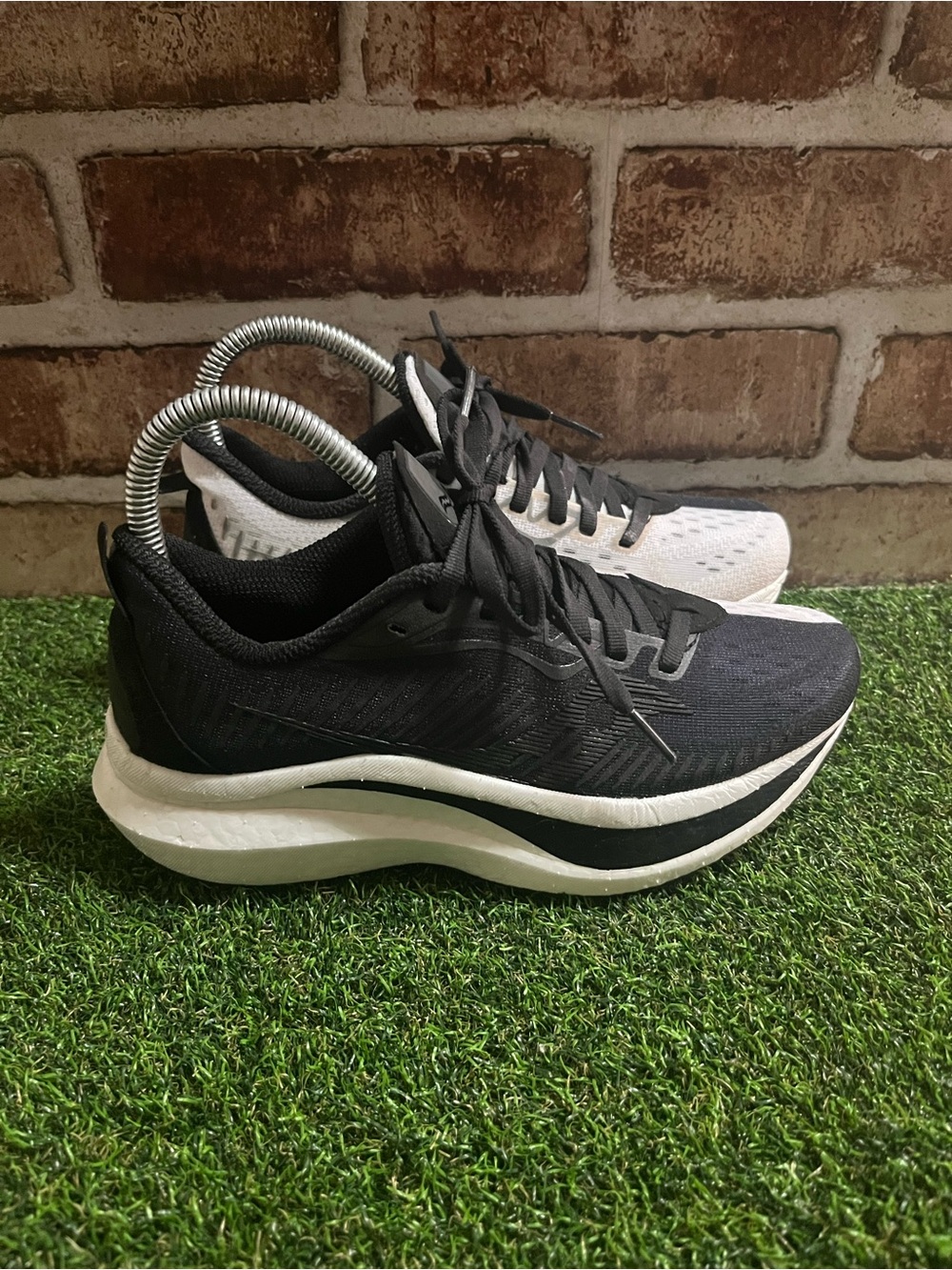 SAUCONY